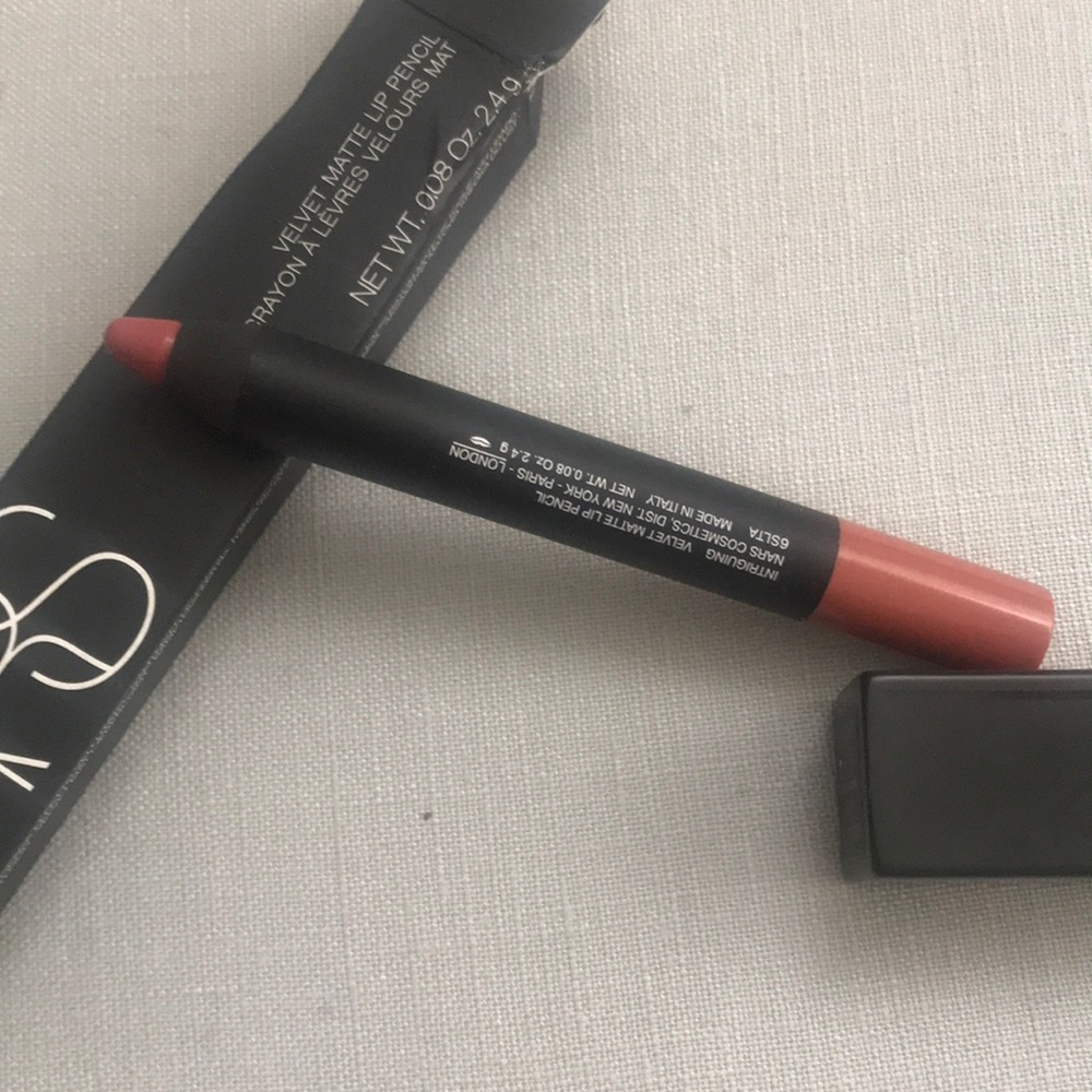 NEW NARS velvet matte lip pencil „Intriguing“